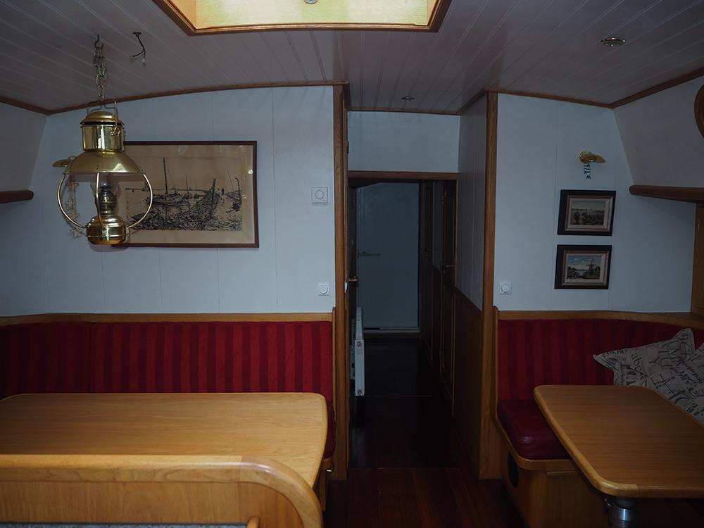 Saloon, Accommodation